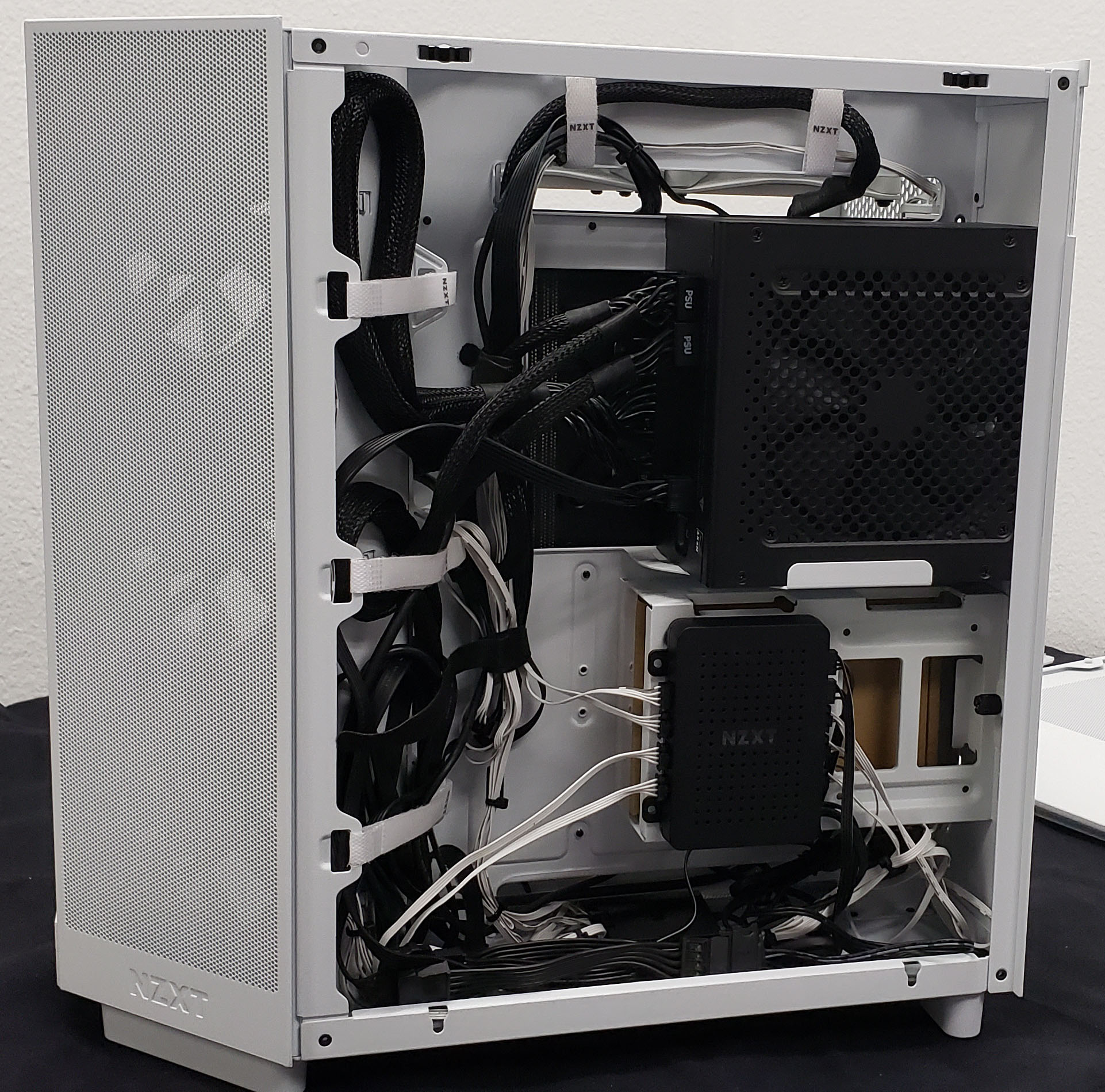 Building in the NZXT H6 Series – NZXT Support Center